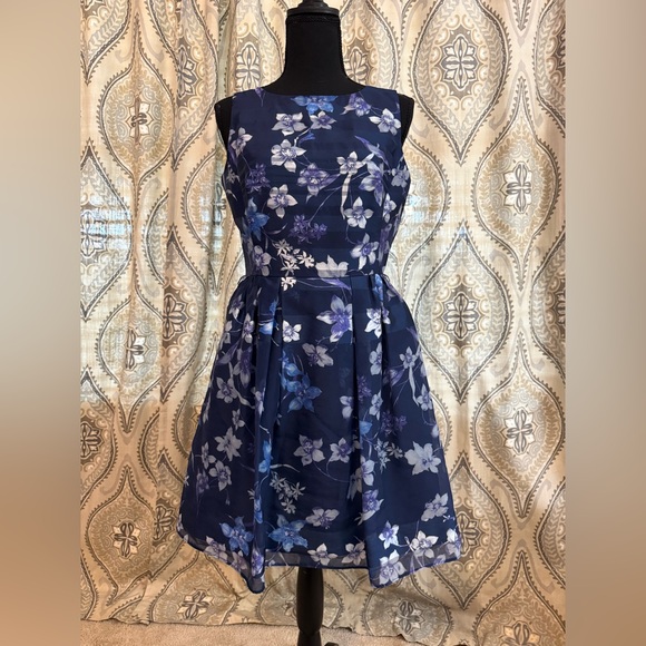 Danny & Nicole Dresses & Skirts - Danny & Nicole Navy Blue Floral Fit & Flare Dress Petite 6P Wedding Guest